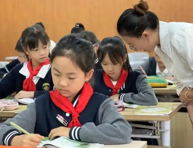 深入践行教育家精神锻造新时代高素质专业化教师队伍贡献新的智慧 深入践行教育家精神锻造新时代高素质专业化教师队伍贡献新的智慧